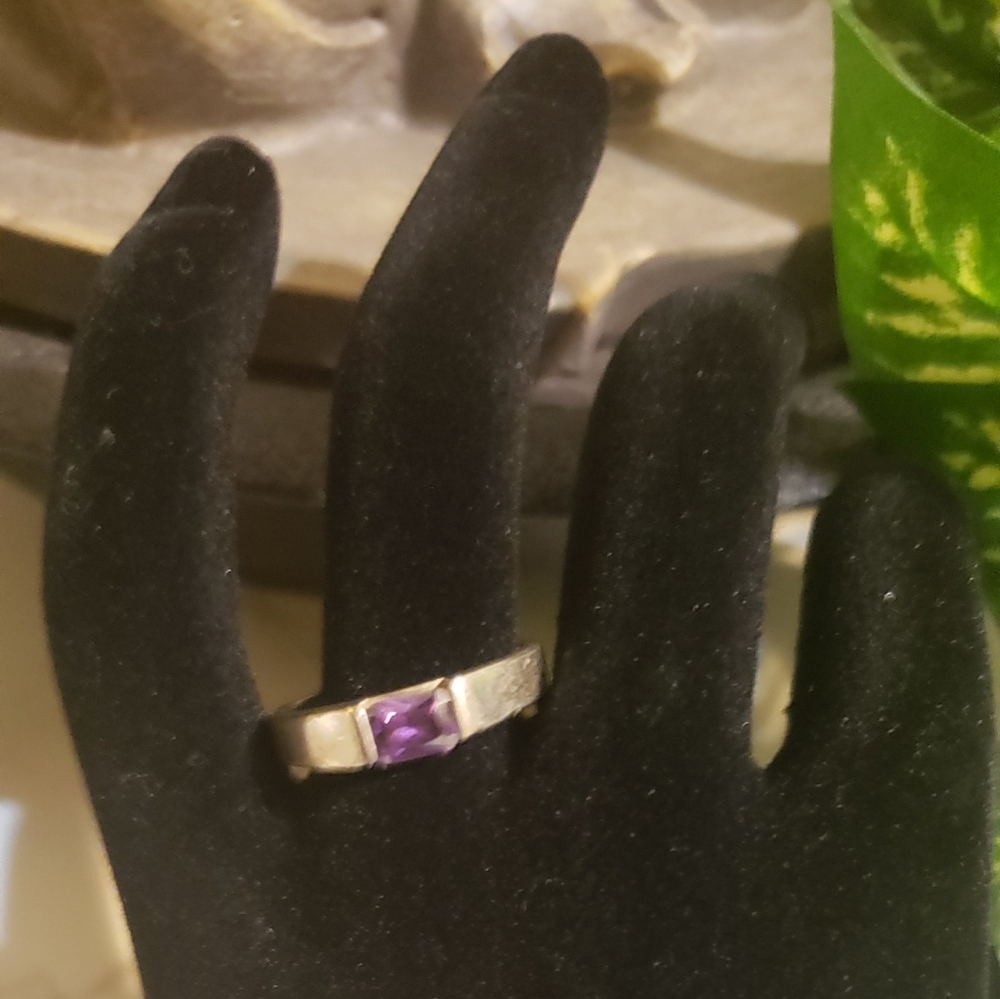 Sterling Silver Amethyst Ring size 6 - Picture 1 of 3